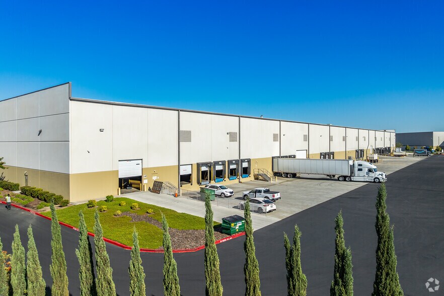 3640 Ramos Dr, West Sacramento, CA à louer - Photo de l’immeuble – Image 3 sur 4