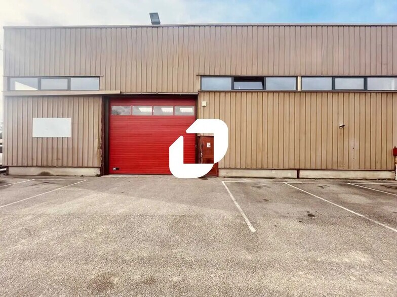Local d’activités dans Trévoux à louer - Photo de l’immeuble – Image 2 sur 10