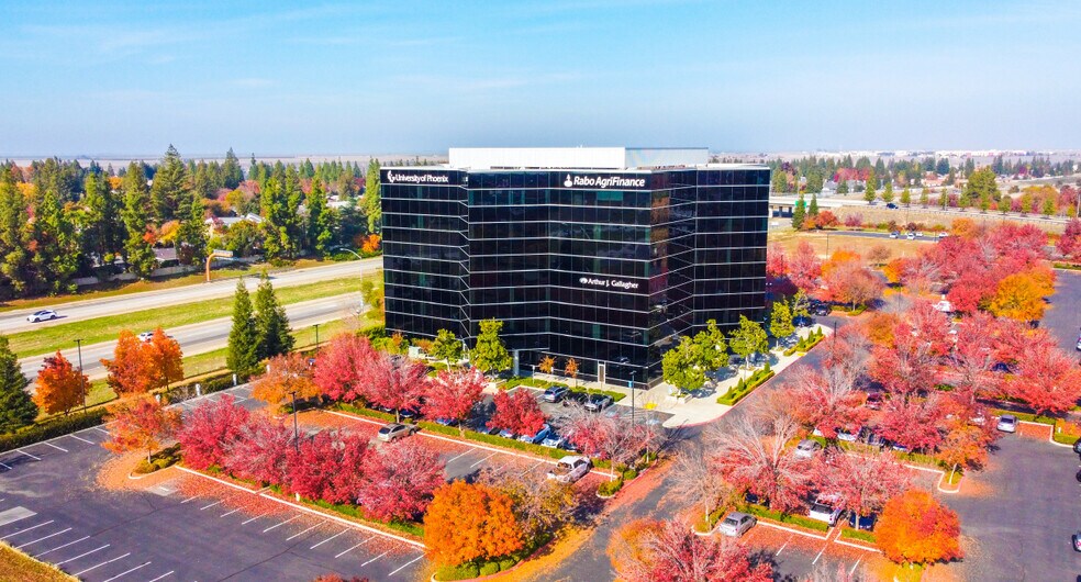 45 E River Park Pl W, Fresno, CA à louer - Photo de l’immeuble – Image 2 sur 12