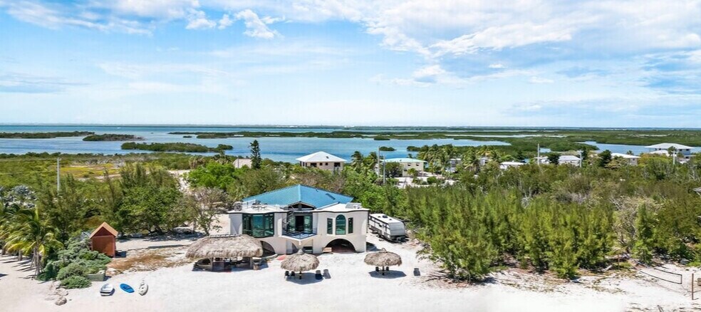 Barnicle Bed and Breakfast -Big Pine Key portefeuille de 2 biens à vendre sur LoopNet.fr - Photo principale – Image 1 sur 101