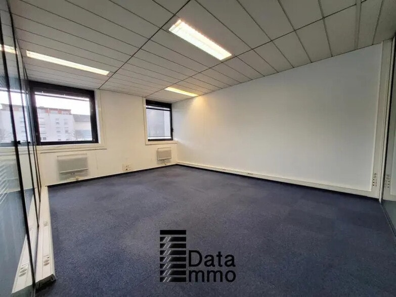 Bureau dans Lognes à vendre - Photo de l’immeuble – Image 2 sur 11