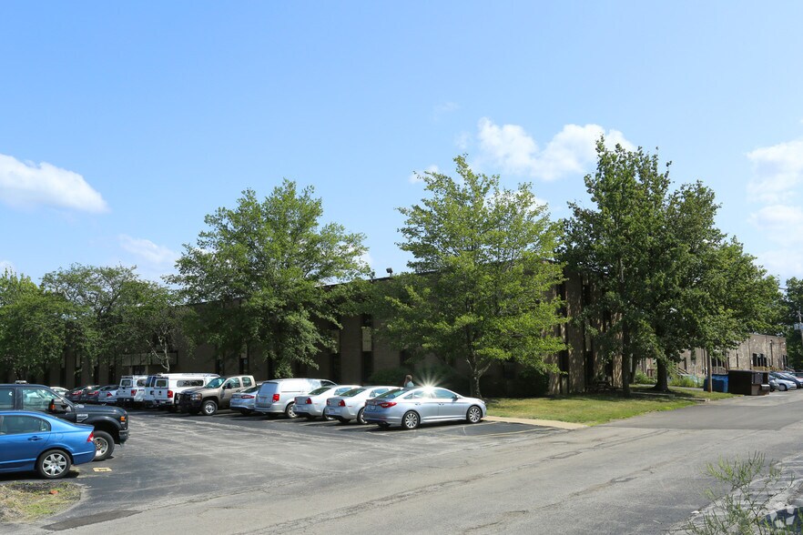 2110-2130 E Aurora Rd, Twinsburg, OH à vendre - Photo de l’immeuble – Image 3 sur 7