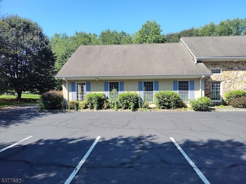 1 Brookfield Glen Dr, Belvidere, NJ à louer - Photo de l’immeuble – Image 2 sur 8