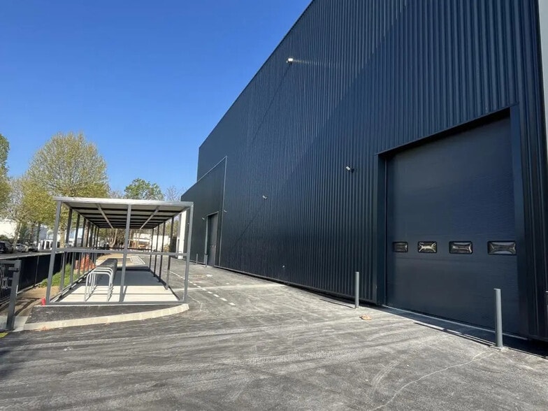 20 Avenue Marcellin Berthelot, Villeneuve-la-Garenne à louer - Photo de l’immeuble – Image 3 sur 13