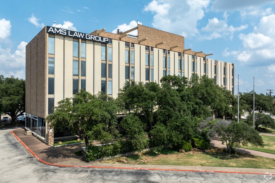 811 S Central Expy, Richardson, TX à louer - Photo de l’immeuble – Image 3 sur 5