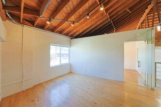 5856 Adams Blvd, Culver City, CA à louer Photo intérieure– Image 1 sur 4