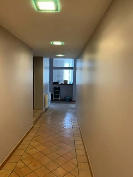 Bureau dans Carpentras à vendre - Photo de l’immeuble – Image 2 sur 11