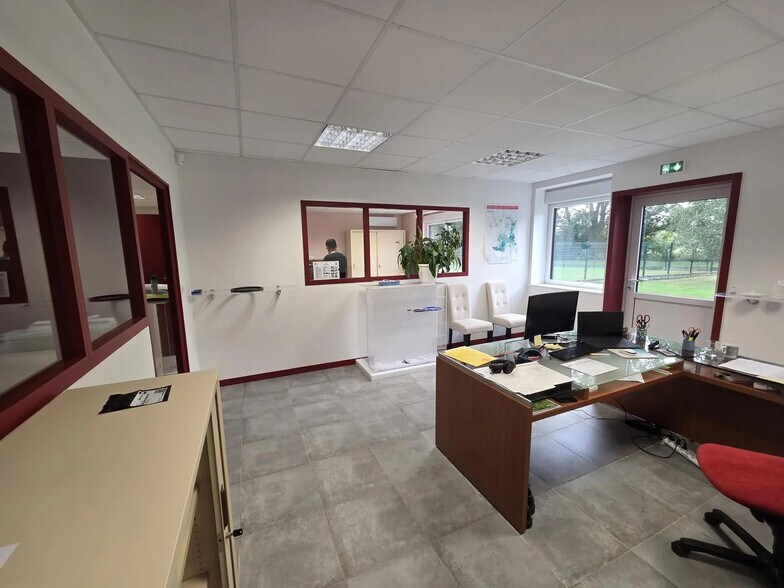 Industriel/Logistique dans ANDARD à vendre - Photo de l’immeuble – Image 3 sur 4