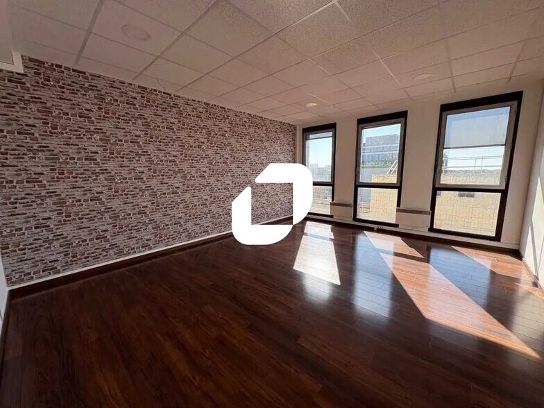 Bureau dans Montigny-le-Bretonneux à louer - Photo intérieure – Image 2 sur 7