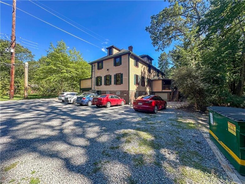 185 Bradford Rd, Bradfordwoods, PA à louer - Photo de l’immeuble – Image 2 sur 4