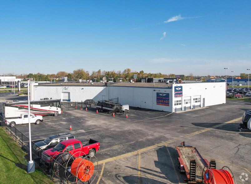 5303 W Pike Plaza Rd, Indianapolis, IN à louer - Photo de l’immeuble – Image 3 sur 15