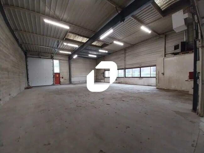 Plus de détails pour Bureau, Local d'activités à louer