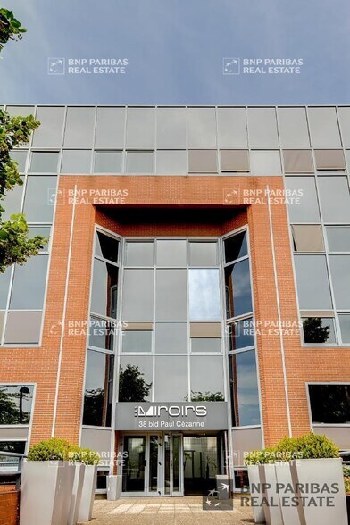 38 Boulevard Paul Cézanne, Guyancourt à louer - Photo de l’immeuble – Image 2 sur 7