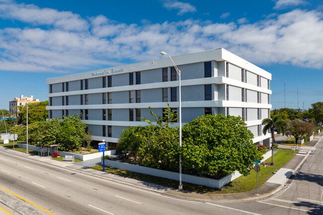 Plus de détails pour 111 NW 183rd St, Miami, FL - Différents types d’espaces à louer