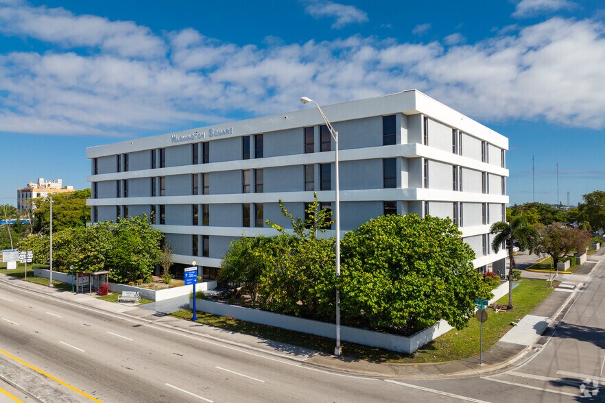 111 NW 183rd St, Miami, FL à louer - Photo de l’immeuble – Image 1 sur 17
