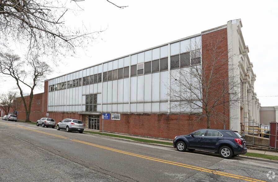 1401 S Circle Ave, Forest Park, IL à louer - Photo principale – Image 2 sur 15
