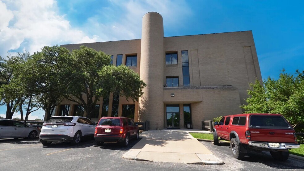300 Highland Mall Blvd, Austin, TX à louer - Photo de l’immeuble – Image 2 sur 7