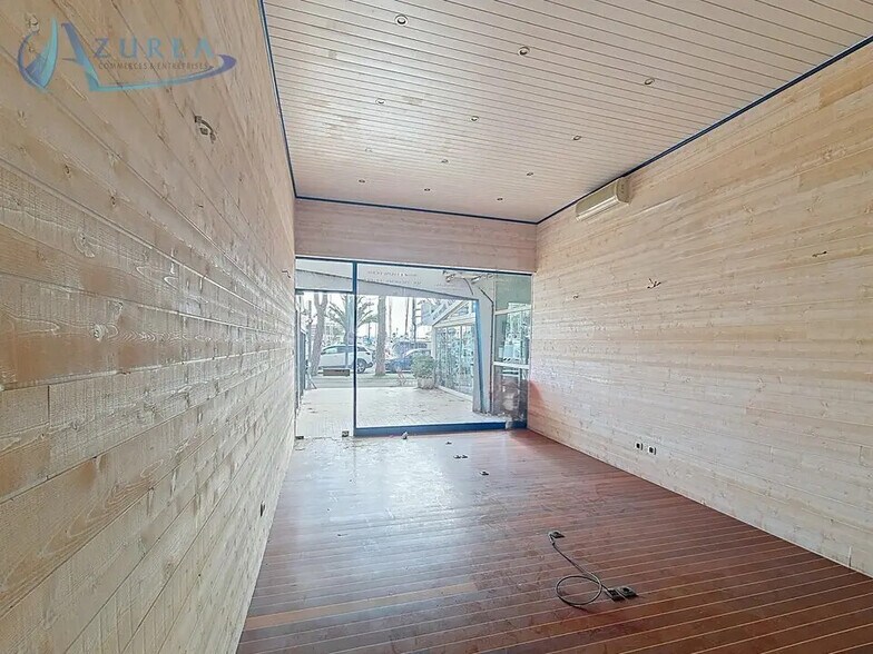 Local commercial dans Villeneuve-Loubet à louer - Photo de l’immeuble – Image 1 sur 5