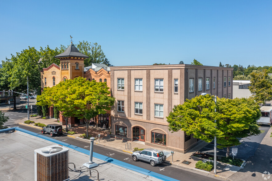 566-576 Olive St, Eugene, OR à louer - Photo de l’immeuble – Image 3 sur 5