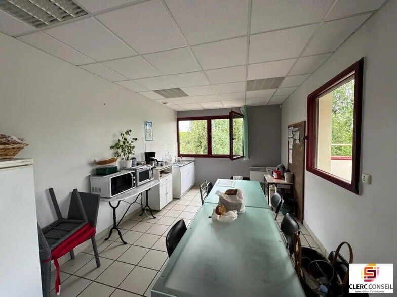 Bureau dans Évreux à louer - Photo de l’immeuble – Image 3 sur 17