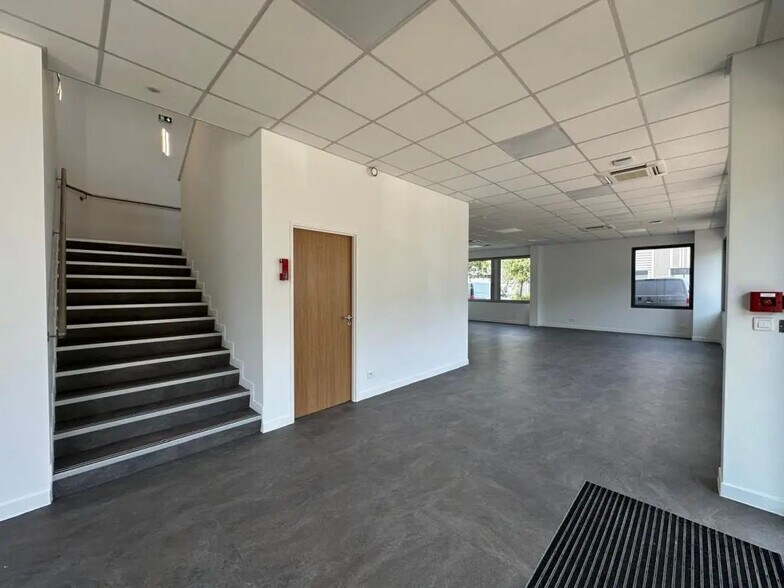 157 Avenue Charles Floquet, Le Blanc-Mesnil à louer - Photo de l’immeuble – Image 2 sur 6