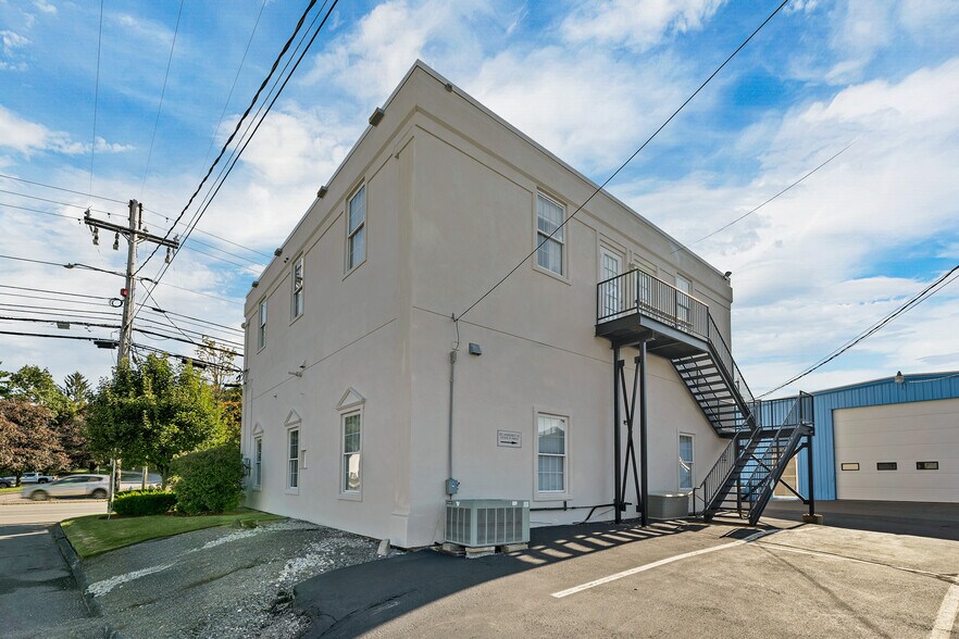 322 Amherst St, Nashua, NH à louer - Photo de l’immeuble – Image 3 sur 9
