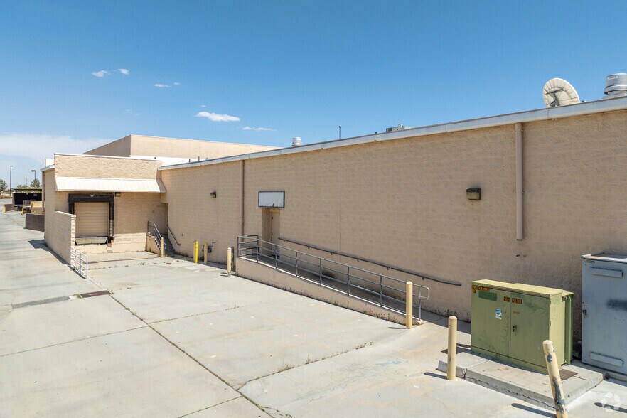 58000 29 Palms Hwy, Yucca Valley, CA à louer - Photo de l’immeuble – Image 3 sur 9