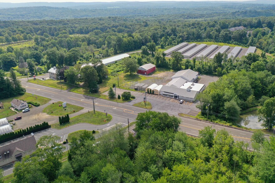 147 Meriden Rd, Middlefield, CT à louer - Photo de l’immeuble – Image 3 sur 23