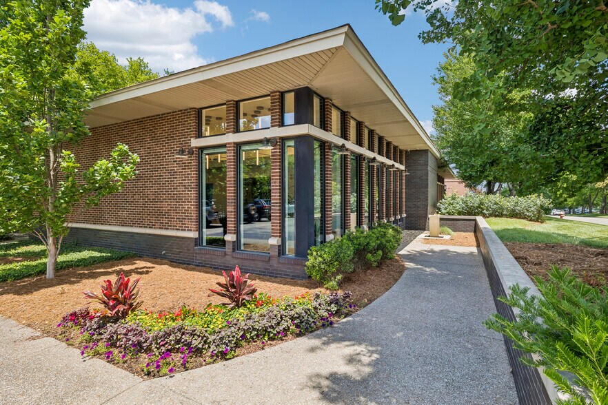 4551 Trousdale Dr, Nashville, TN à vendre - Photo de l’immeuble – Image 2 sur 7