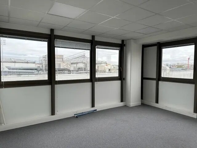 Bureau dans Ivry-Sur-Seine à louer - Photo de l’immeuble – Image 3 sur 5