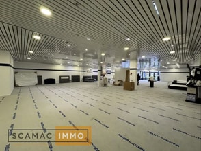 Local commercial dans PRINGY à louer Photo intérieure– Image 1 sur 5