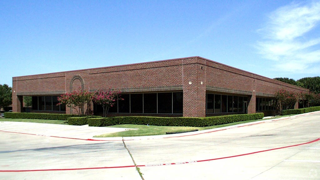 1350 W Walnut Hill Ln, Irving, TX à louer Photo de l’immeuble– Image 1 sur 2