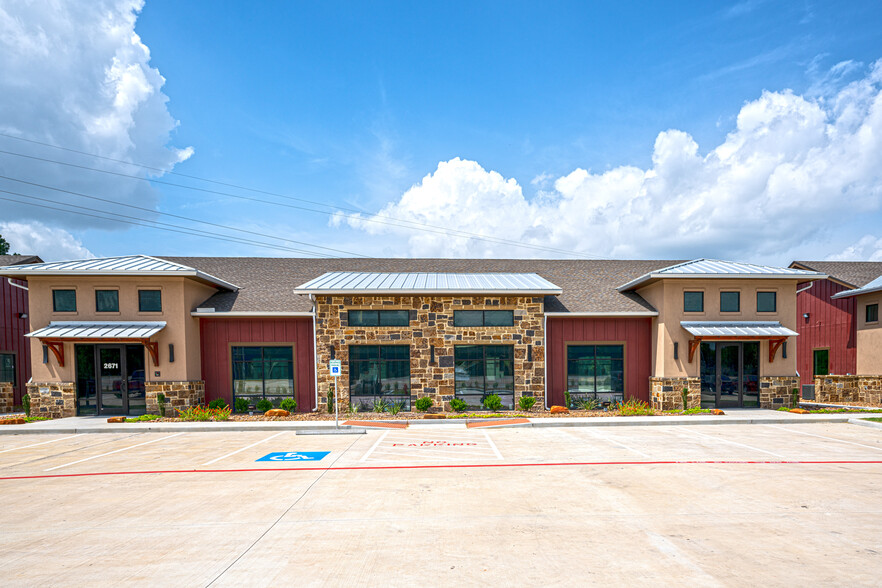 2643 S Loop 336 W, Conroe, TX à louer - Photo de l’immeuble – Image 3 sur 8
