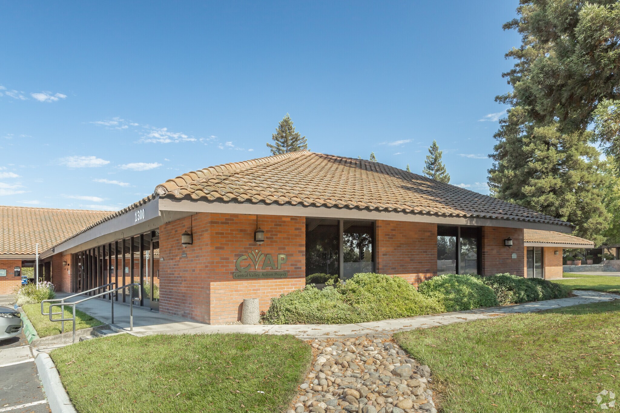 1300 Ethan Way, Sacramento, CA à vendre Photo principale– Image 1 sur 6