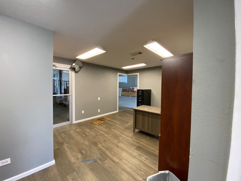 312 Bob Smith Rd, Baytown, TX à louer - Photo de l’immeuble – Image 3 sur 9