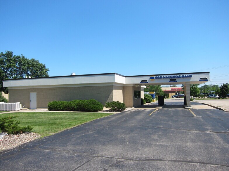 630 S Green Bay Rd, Neenah, WI à vendre - Photo de l’immeuble – Image 2 sur 22