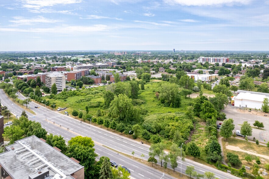 Boul Chomedey, Laval, QC à vendre - Aérien – Image 2 sur 3