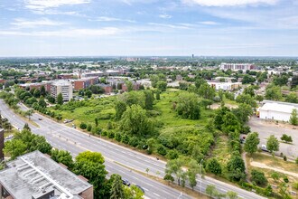 Boul Chomedey, Laval, QC - VUE AÉRIENNE  vue de carte