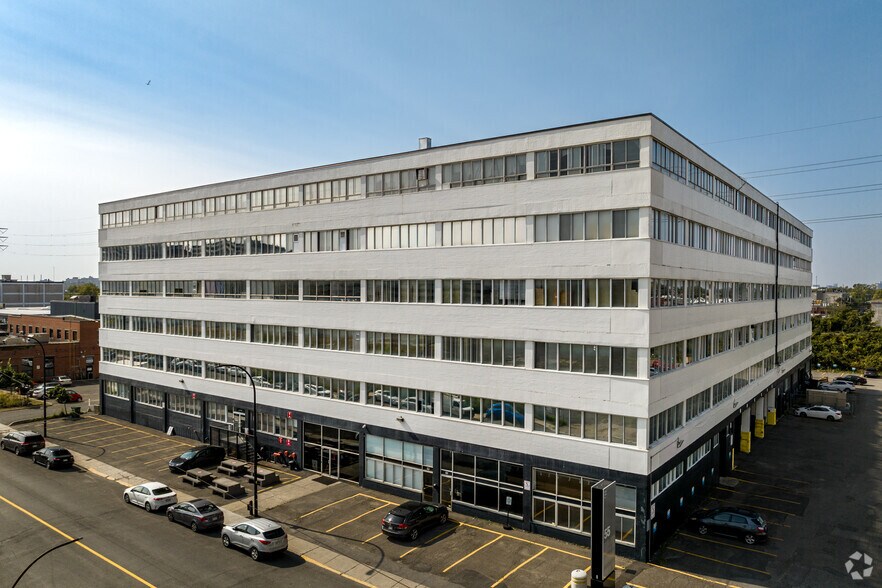 51-55 Rue de Louvain O, Montréal, QC à louer - Photo de l’immeuble – Image 2 sur 11