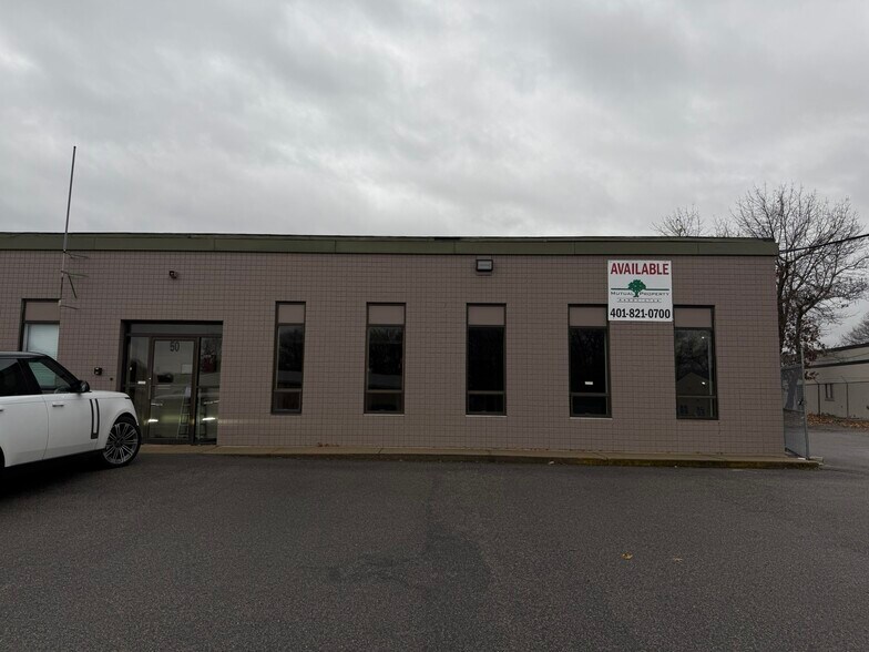 50 Minnesota Ave, Warwick, RI à louer - Photo de l’immeuble – Image 3 sur 12