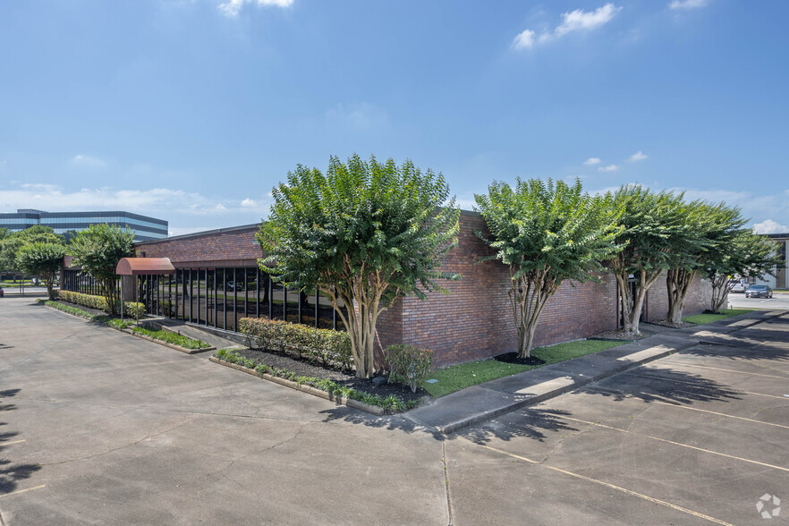 16850 Diana Ln, Houston, TX à vendre - Photo principale – Image 2 sur 23