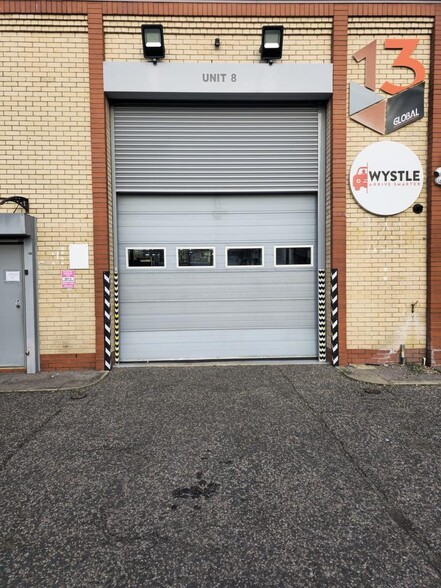 Amberley Way, Hounslow à louer - Photo de l’immeuble – Image 2 sur 23
