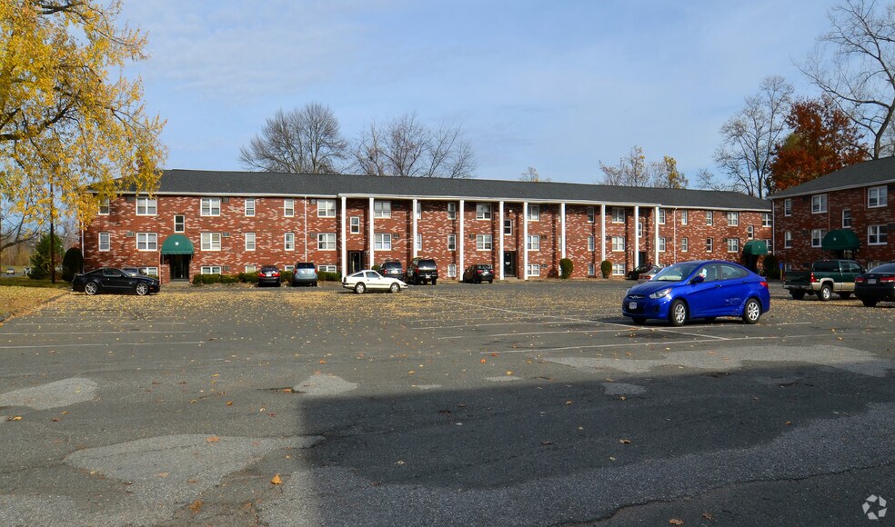 131-155 River St, West Springfield, MA à vendre - Photo principale – Image 1 sur 23