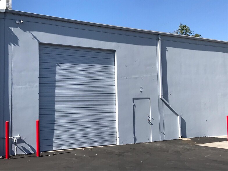 1401 E Ball Rd, Anaheim, CA à louer - Photo de l’immeuble – Image 2 sur 6