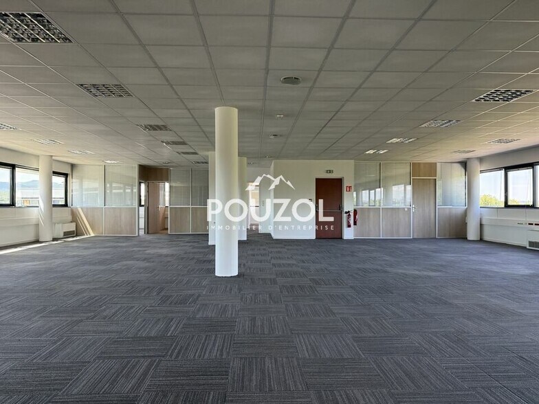 Bureau dans Cournon-d'Auvergne à vendre - Photo intérieure – Image 2 sur 12