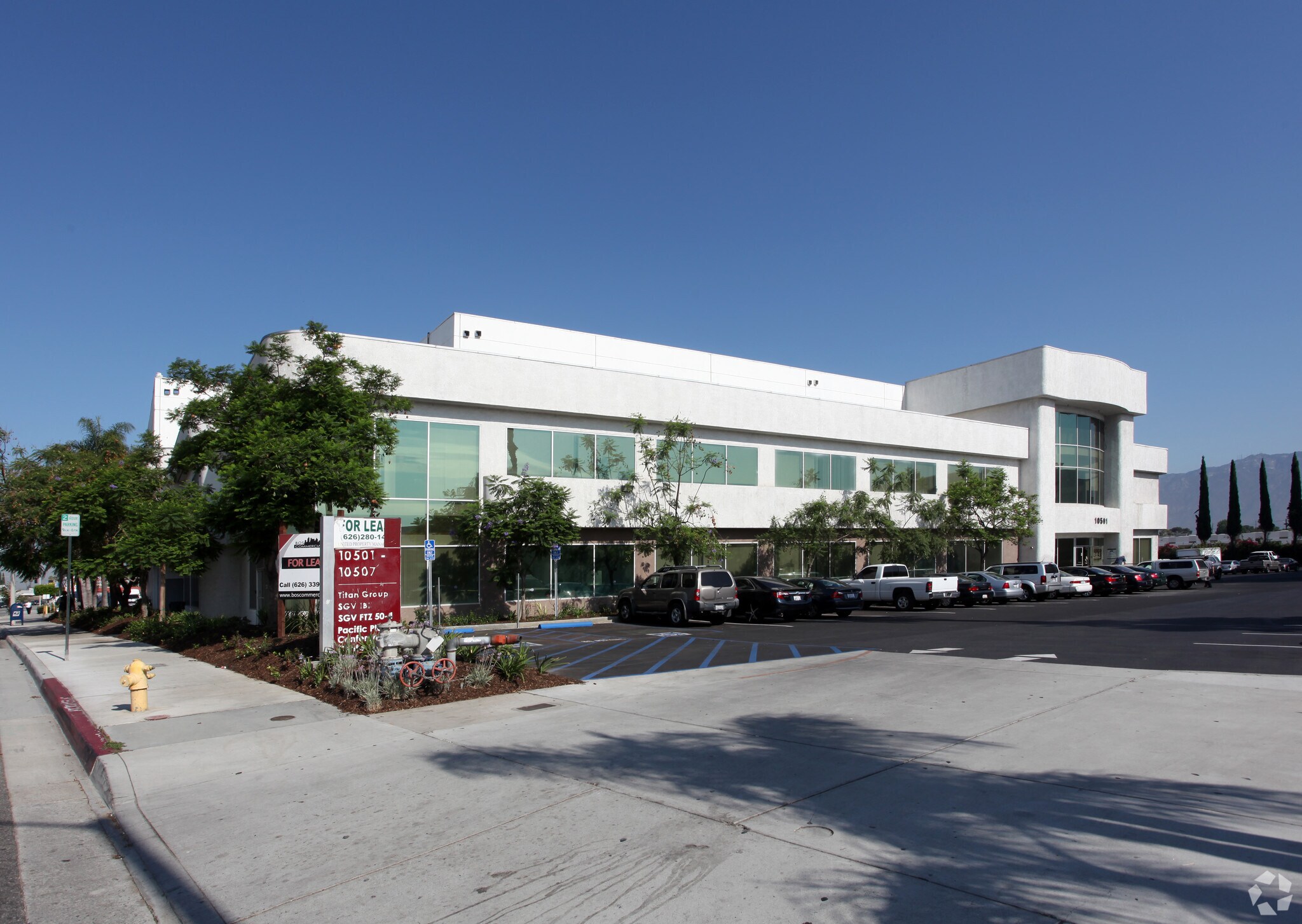 10501 Valley Blvd, El Monte, CA à louer Photo de l’immeuble– Image 1 sur 5