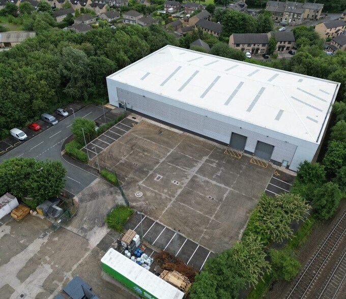 Kingsmark Fwy, Bradford à louer - Photo de l’immeuble – Image 2 sur 16