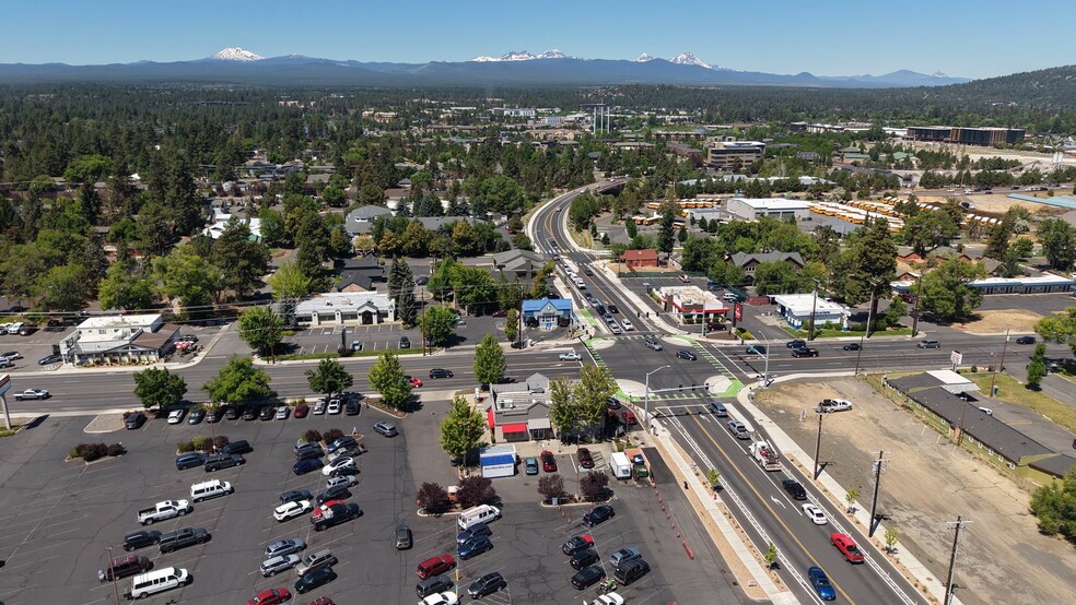 612 SE 3rd St, Bend, OR à vendre - Photo de l’immeuble – Image 3 sur 13