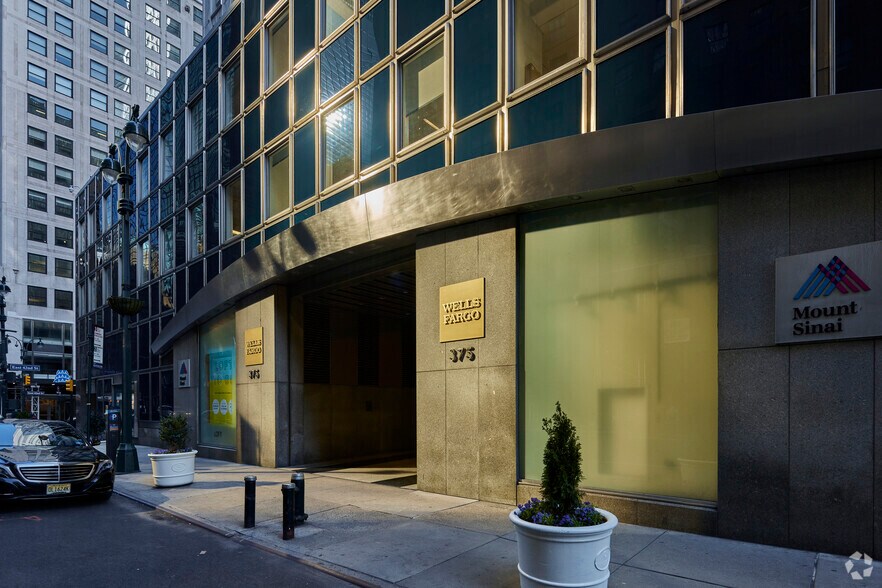 150 E 42nd St, New York, NY à louer - Photo de l’immeuble – Image 2 sur 23