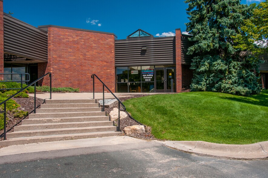 5900-5950 Clearwater Dr, Minnetonka, MN à louer - Photo de l’immeuble – Image 3 sur 13